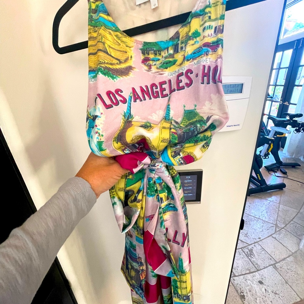 Non wrinkle silk.  Iconic Los Angeles vintage destination print.